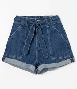 Short Clochard Jeans com Cinto Faixa e Barra Dobrada