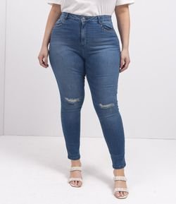 Calça Skinny Jeans com Tachas e Rasgos Curve & Plus Size
