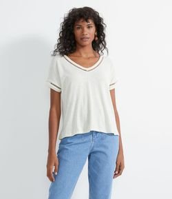Blusa Manga Curta Lisa com Decote V e Detalhes de Entremeios