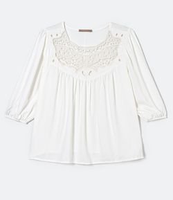 Blusa Bata em Viscose com Decote Bordado Curve & Plus Size