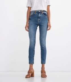 Calça Skinny Jeans Lisa com Passantes em Material Sintético