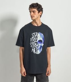 Camiseta com Estampa Caveira Brilha no Escuro
