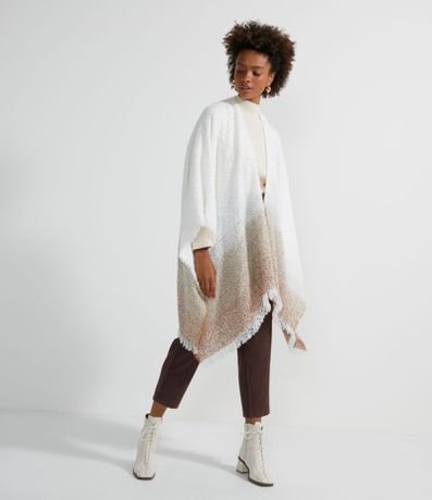 Poncho Peludinho com Franjas e Barrado Degradê é ruim? Poncho Peludinho com Franjas e Barrado Degradê é boa?