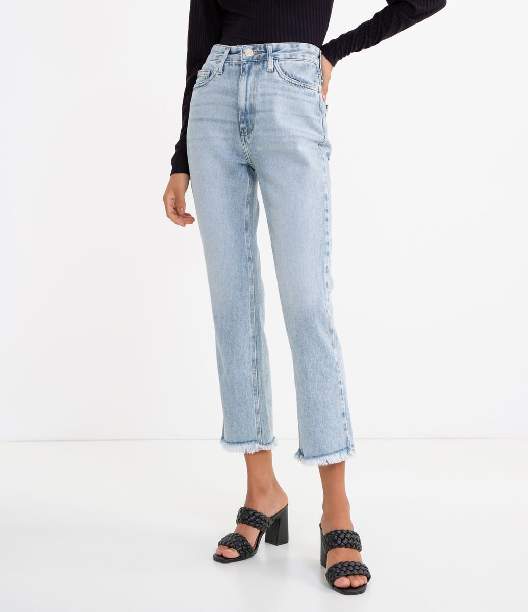 calça jeans masculina barra desfiada