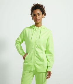 Jaqueta Esportiva Básica em Moletom com Capuz e Bolso Canguru