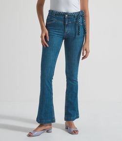 Calça Bootcut Jeans Lisa com Cinto Trançado