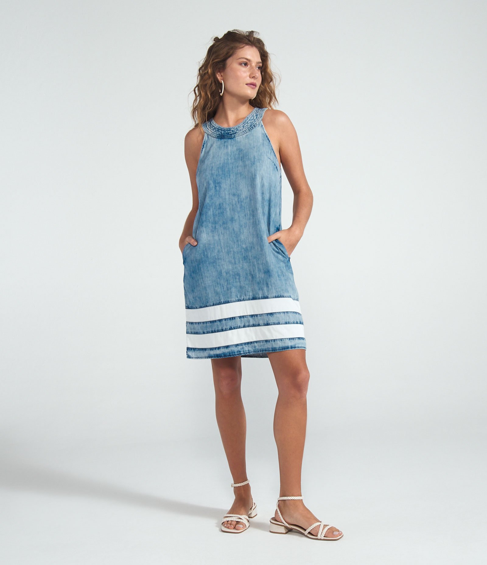 Vestido com Decote Redondo e Faixas na Barra Azul  1