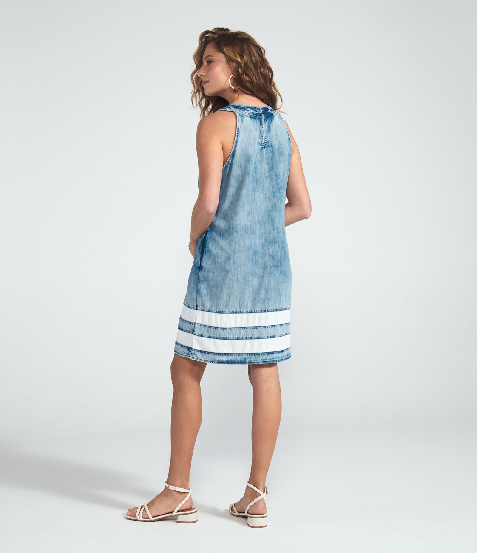 Vestido com Decote Redondo e Faixas na Barra Azul  2