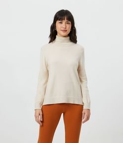 Blusa Alongada em Tricô com Golinha Alta e Fenda