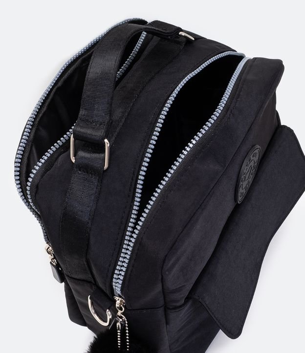 Bolsa transversal vira mochila com pompom Clearance