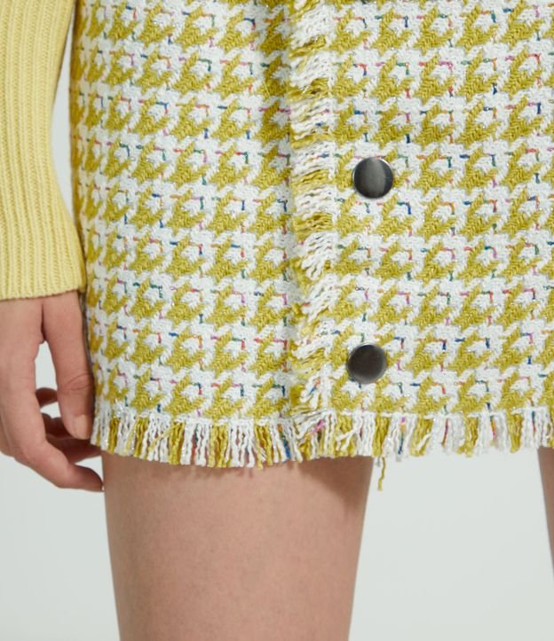 Pollera Corta en Tweed con Botones Frontales Amarillo 3