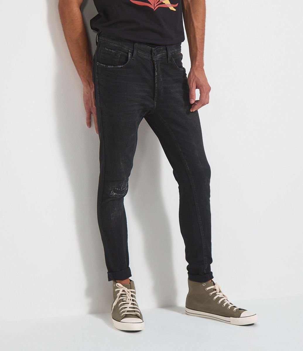calça super skinny
