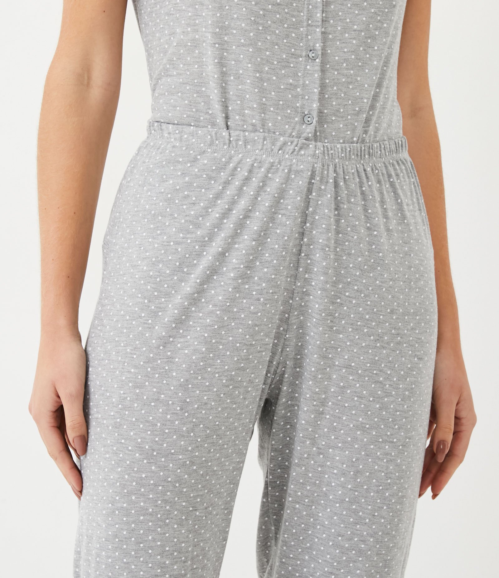 Pijama em Viscolycra com Blusa Manga Curta e Calça Capri Cinza 1