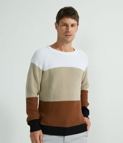 Suéter em Tricô com Recortes