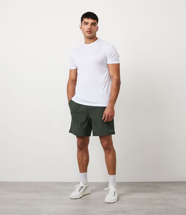 Camiseta Esportiva em Dry Fit com Recortes e Detalhes Refletivos Branco 2