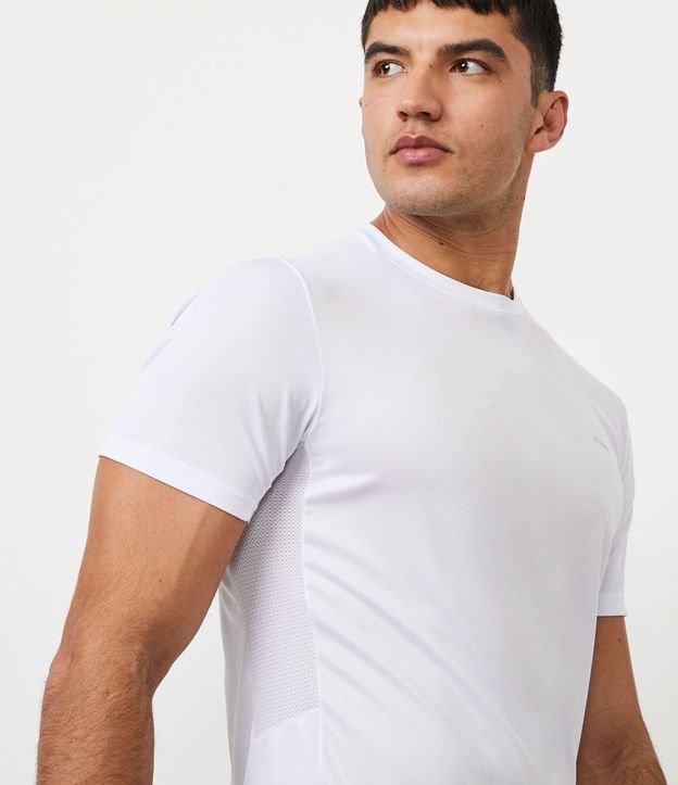 Camiseta Esportiva em Dry Fit com Recortes e Detalhes Refletivos Branco 6