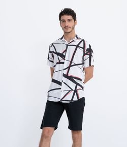 Camisa Manga Curta em Viscose Estampa Geométrico Grafite