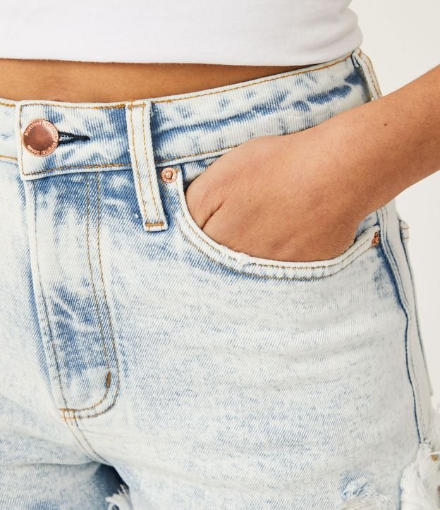 Short Hot Pants em Jeans com Barra Desfeita Azul