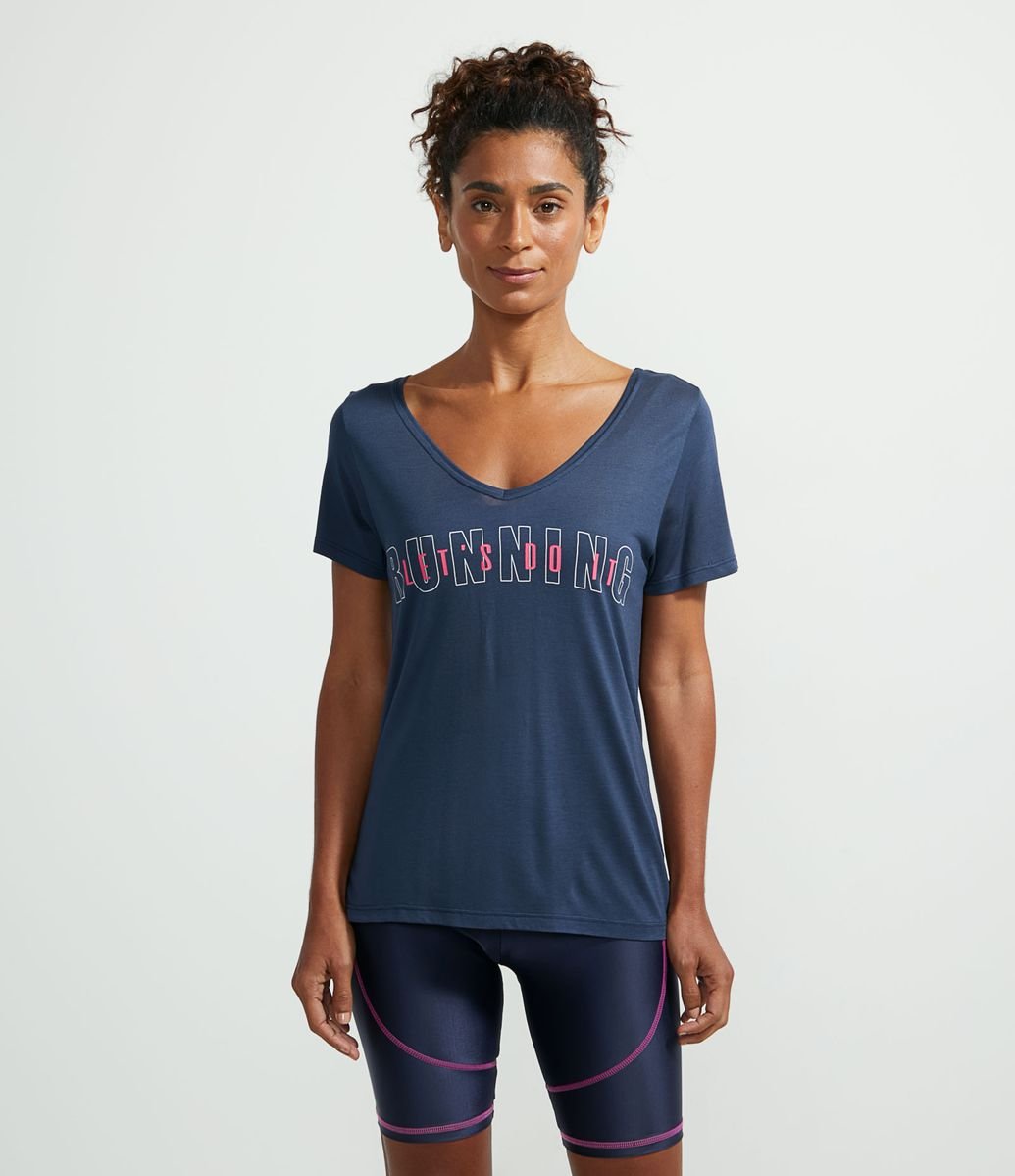 Camiseta Esportiva em Viscose Gola V Estampa Running Menor preço em Camiseta Esportiva em Viscose Gola V Estampa Running