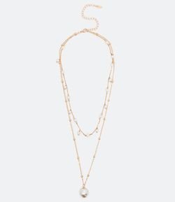 Colar Longo em Camadas com Contas de Metal e Pérola e Pingente Centralizado