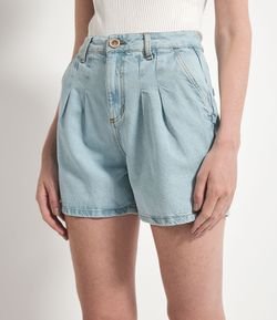 Short Cintura Alta em Jeans com Pregas Frontais e Bolso Faca 