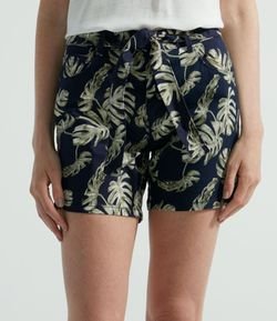 Short em Sarja com Estampa de Folhagem