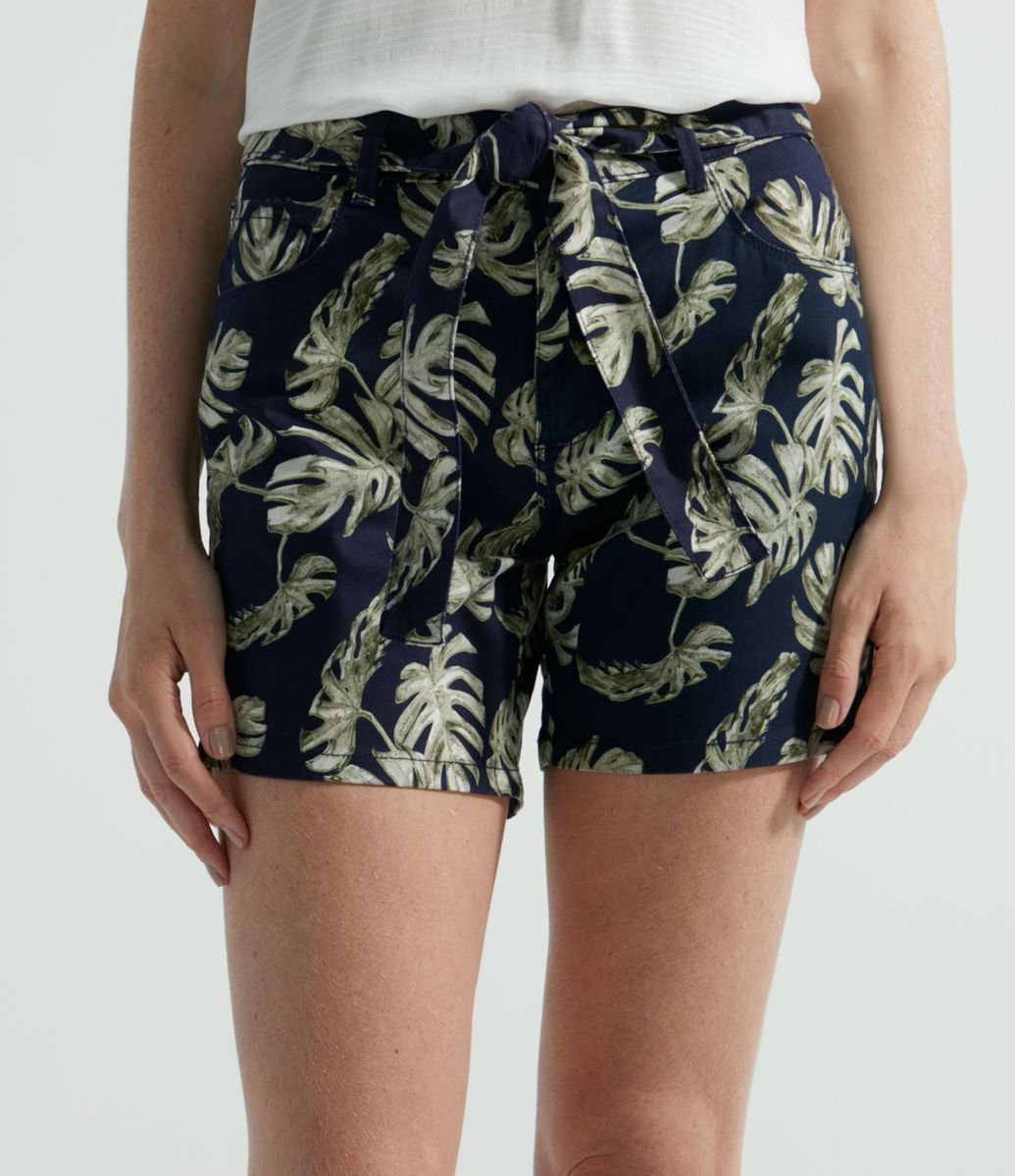 Short em Sarja com Cinto Faixa e Estampa Folhagem é boa?