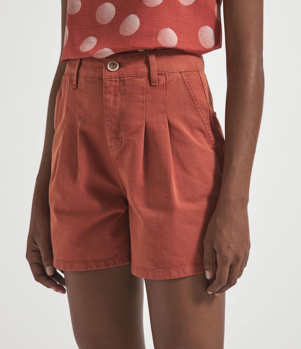 Short Cintura Alta em Sarja Liso com Bolsos é boa?