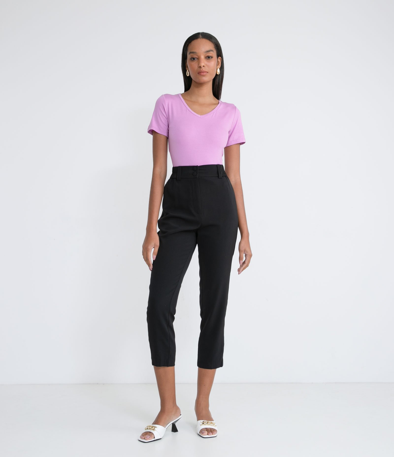 Blusa Básica em Viscose com Decote V Amarelo 4