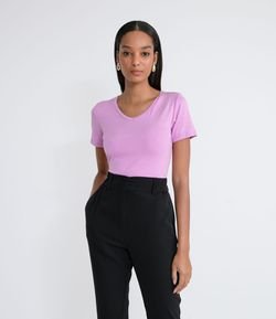 Blusa Básica em Viscose com Decote V