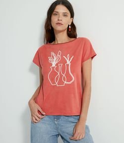 Blusa T-shirt com Vasos Bordados
