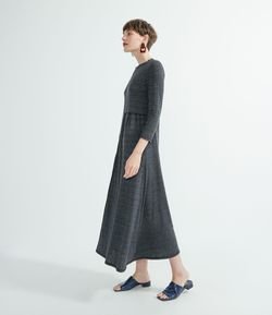 Vestido Longo em Malha com Recortes Franzidos