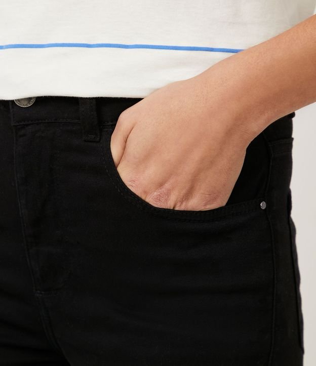 Pantalón Bootcut en Sarga sin Estampa Negro 4