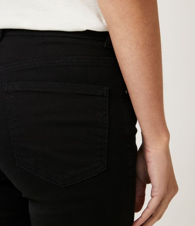 Pantalón Bootcut en Sarga sin Estampa Negro 5