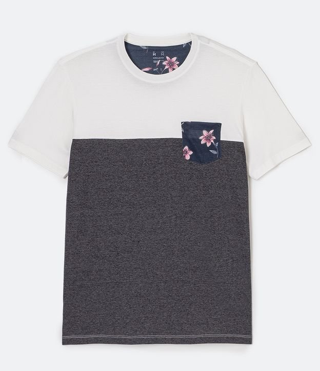 Camiseta Manga Curta com Recorte e Bolso Estampado Cinza 4