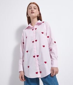 Camisa Alongada em Tricoline com Bordados de Corações