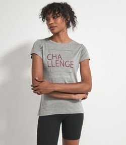 Camiseta Esportiva Manga Curta com Estampa Frontal Escrita Challenge 