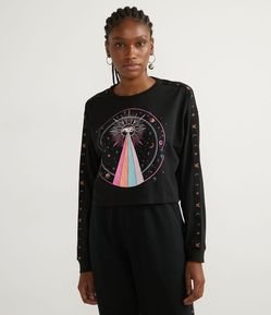 Blusa Cropped em Meia Malha com Estampa Mística e Manga Longa
