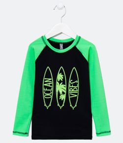 Camiseta Infantil Praia Proteção UV Estampa Pranchas - Tam 2 a 14 anos