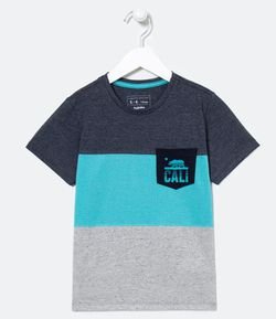 Camiseta Infantil Recortes em Blocos de Cor e Bolsinho Estampado Cali  - Tam 5 a 14 anos