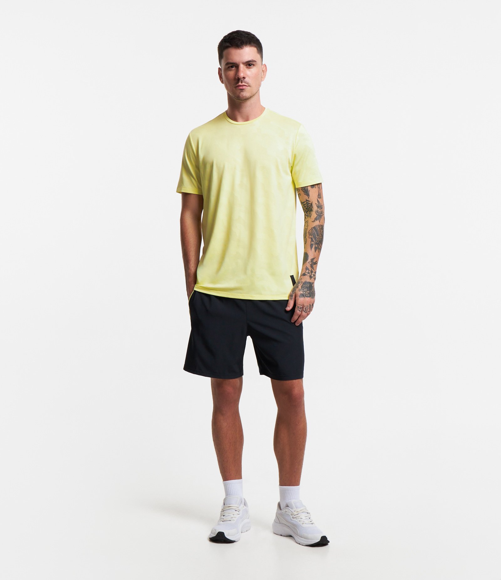 Bermuda Esportiva com Blocos de Cor e Bolsos com Zíper Preto Natural 1