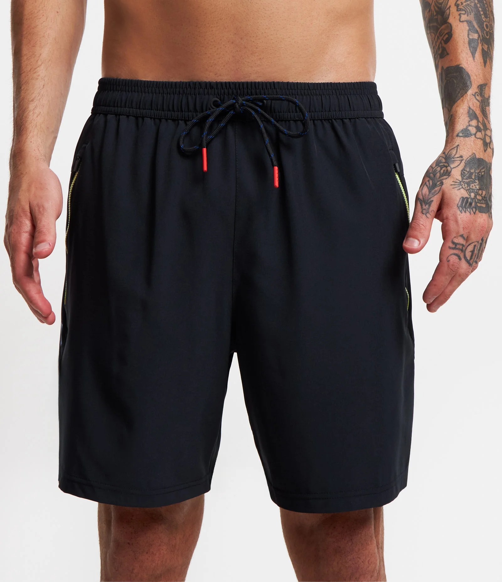 Bermuda Esportiva com Blocos de Cor e Bolsos com Zíper Preto Natural 2