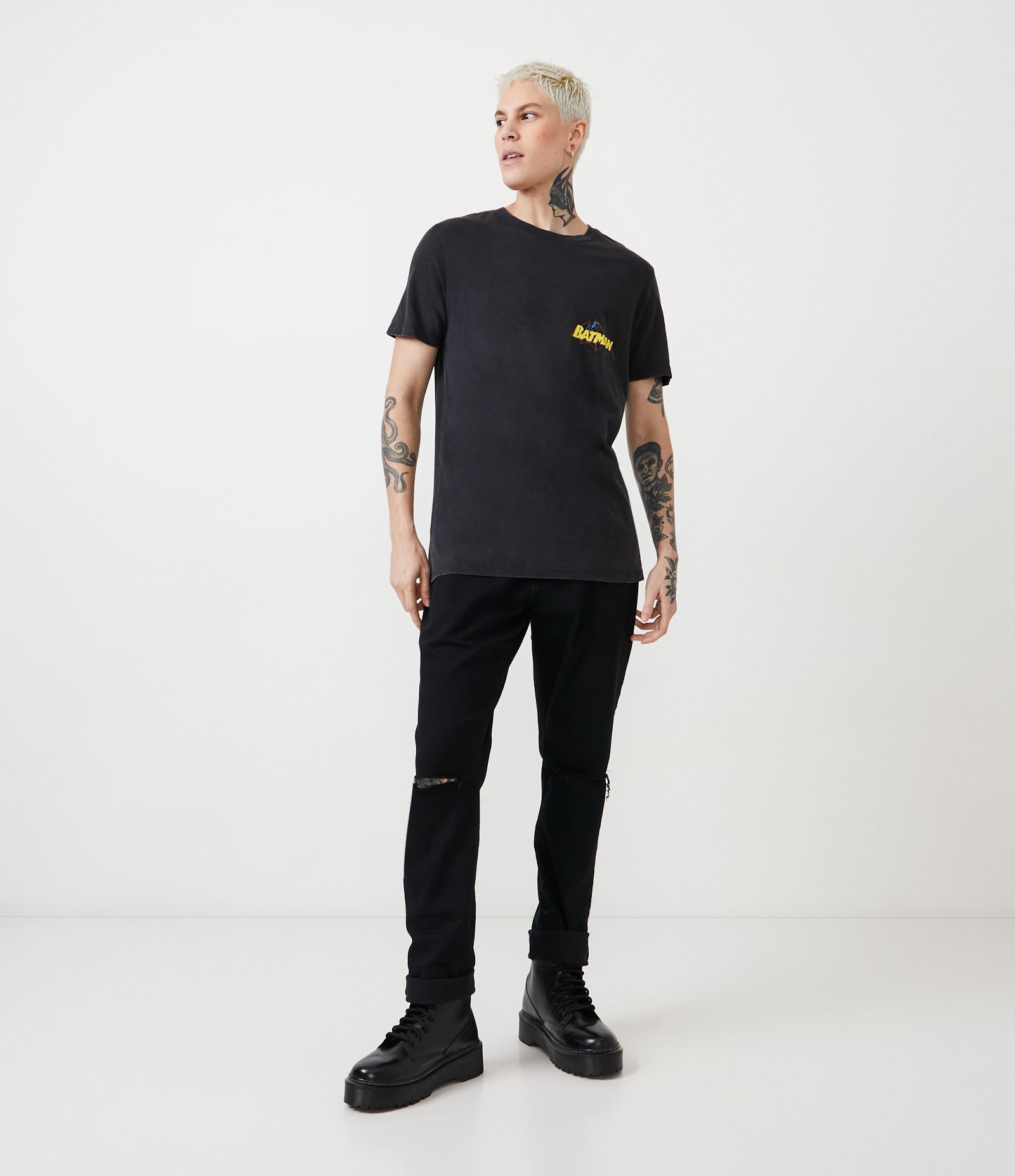 Camiseta Regular em Algodão Marmorizada com Estampa do Batman Cinza Marmorizado 2