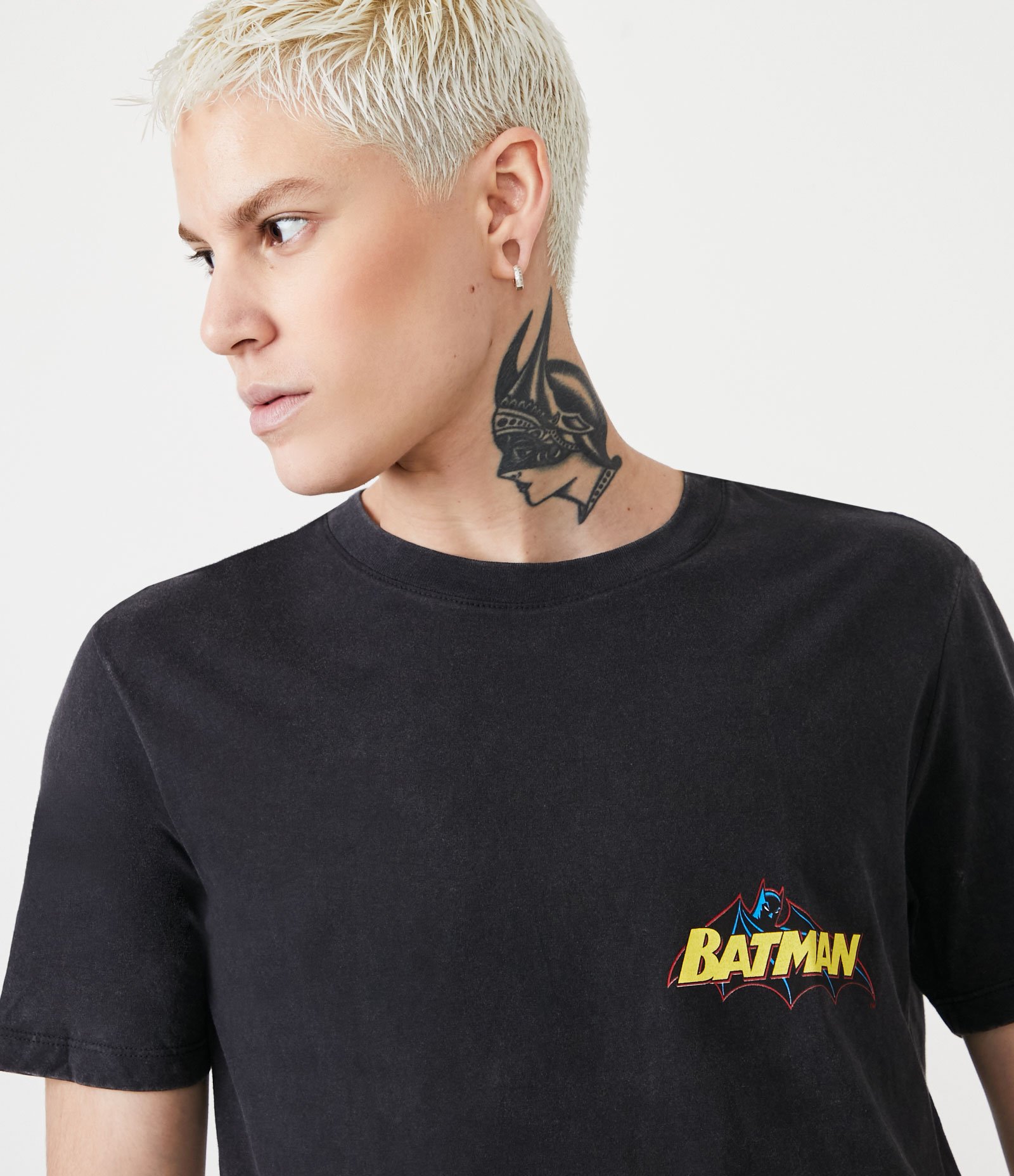 Camiseta Regular em Algodão Marmorizada com Estampa do Batman Cinza Marmorizado 4