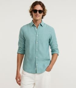 Camisa Regular Básica em Linho com Gola Colarinho