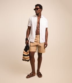 Camisa Comfort Básica em Linho com Bolso Frontal