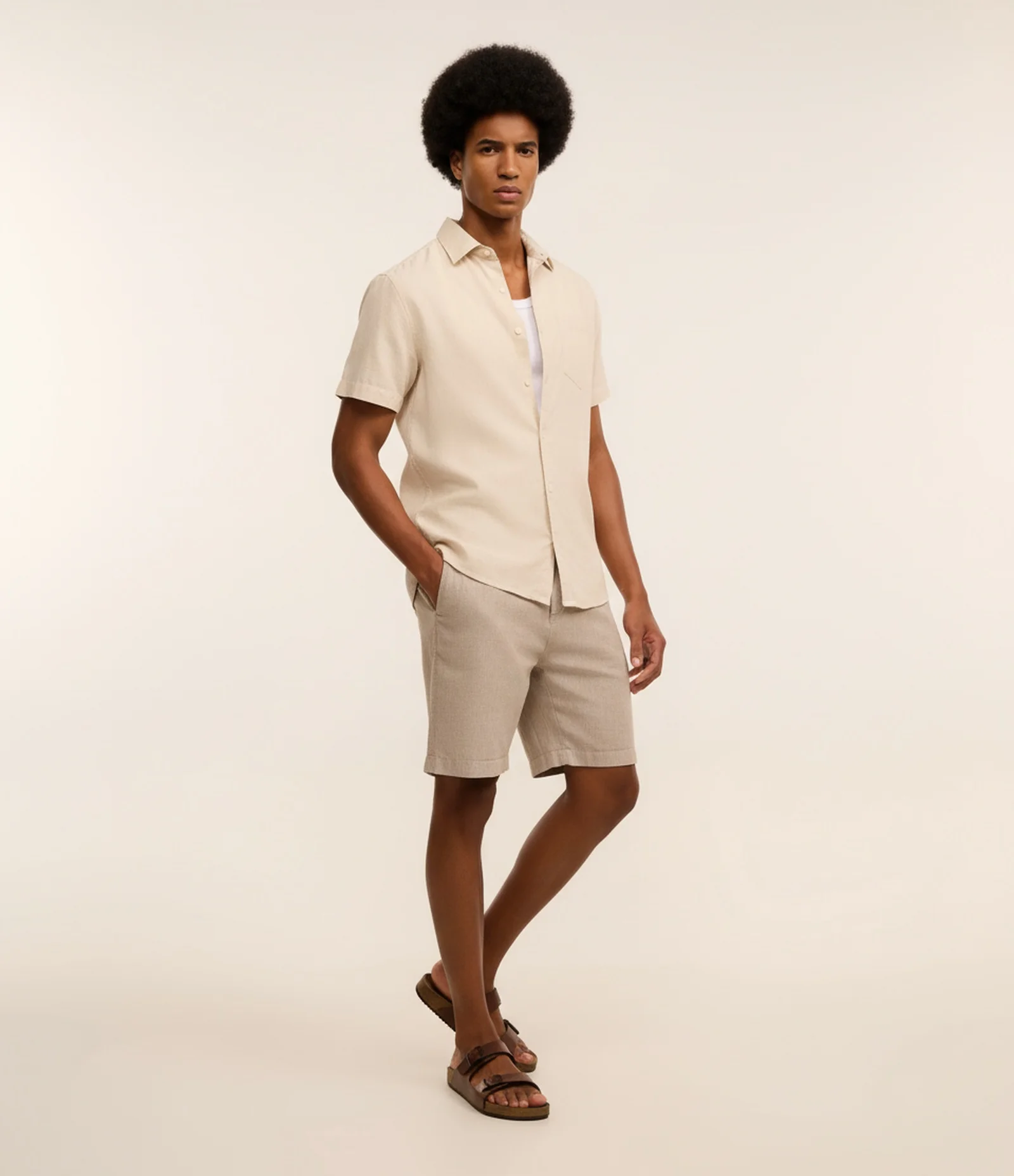 Camisa Comfort Básica em Linho com Bolso Frontal Bege 1