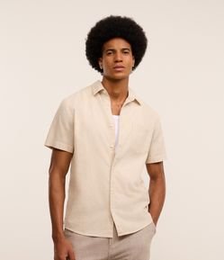 Camisa Comfort Básica em Linho com Bolso Frontal