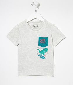 Camiseta Infantil com Bolsinho Estampa Dino Surfista - Tam 1 a 5 anos