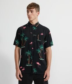 Camisa Manga Curta em Viscose Estampa Flamingos